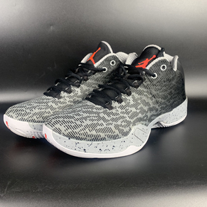 aj29 low 爆裂纹黑白|44.5码丨全新穿一次 鞋底小