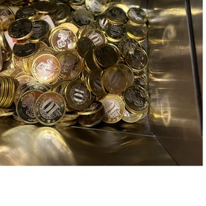 回收猴年纪念币，鸡年纪念币，航天钞，黄金钞。