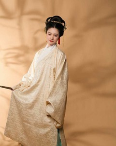 汉服长衣女