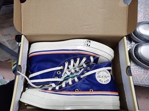 匡威蓝色40码,新旧如图,拍下发购买记录,购于毒,有原盒,标