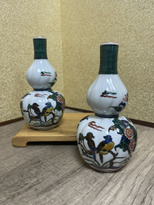 日本进口中古日本昭和早期九谷烧老福字款多棱形葫芦瓶1对2支!