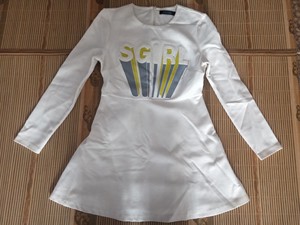 阿依莲旗下品牌艾赛丝戈白色长袖连衣裙，M码，有弹性，50包邮