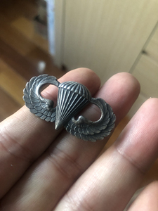 包老保真标准尺寸美军airborne银质空降兵伞徽,重量7克