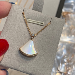 宝格丽贝壳扇形项链