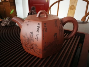 六方井栏紫砂壶.底槽清.高工王余平(友石)刻.大品.杨建英作