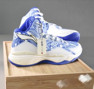 李宁青萦 全球限量1600 带编码 木质特殊盒子 鞋