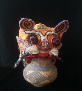 刺绣虎头帽.山西民间工艺.用弹簧固定的立体大眼珠子