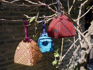 纯手工制作,精选广西壮族壮锦,壮锦是中国四大名锦之