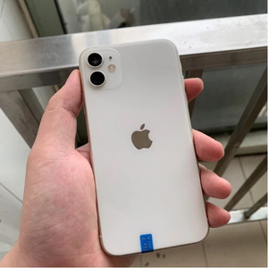 白色苹果11 国行三网4g .功能一切正常,爱思助手全绿.外