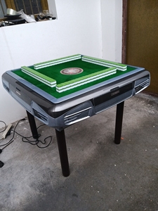 上海雀友品牌机,8成新,40的牌144张,麻将牌是雀友品牌的