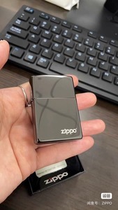 zippo全新煤油打火机整机，黑冰，加油即用，包装盒