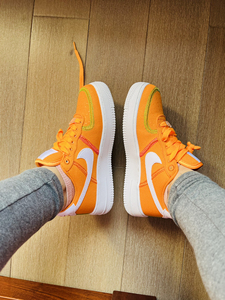 耐克橙色空军一号