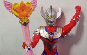 谁他妈要我的迪迦小魔仙//巴啦啦能量魔仙棒和迪迦超人,两个均