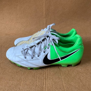 nike t90鲁尼 摩擦条 足球鞋 42码