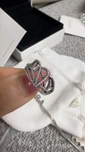 潘多拉蝴蝶翅膀满钻纯银戒指，很有设计感，很特别的一款戒指，也