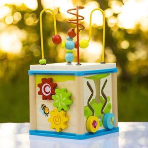 儿童木制时钟绕珠玩具百宝箱1-4岁四面智力多功能串珠盒