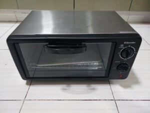 伊莱克斯egot100电烤箱,9成新,5升容量,不锈钢外壳.