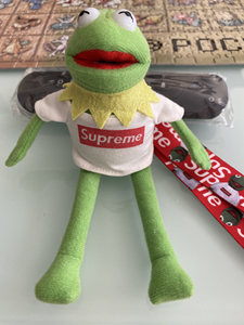 supreme青蛙公仔芝麻街科密特挂件娃娃kermit 长1