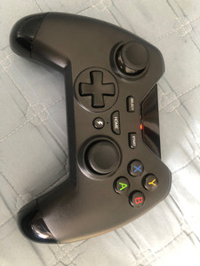 雷剑s2无线蓝牙手柄,支持pc.手机等设备,成色不错,别人给