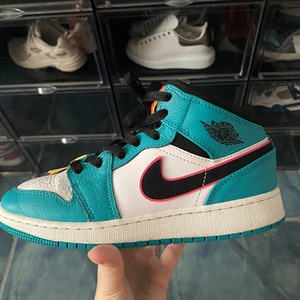 aj1南海岸38码 得物买的 很新没有氧化情况 没原盒了随意