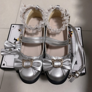 尤娜娜 麻瓜的魔法原创lo鞋 银色35码 买来就闲置了 鞋底