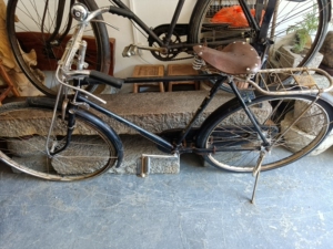 上海三厂老凤凰牌自行车,单杠,全车原装,成色新,车胎已换.同