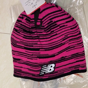 玫红色斑马条纹刺绣双面多种戴法针织毛线帽冷帽 新百伦nb是正