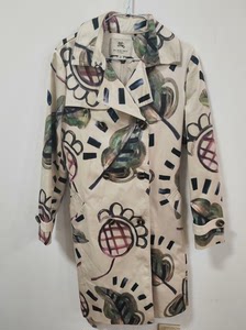 BURBERRY/博柏利涂鸦设计款风衣外套，风格独特。