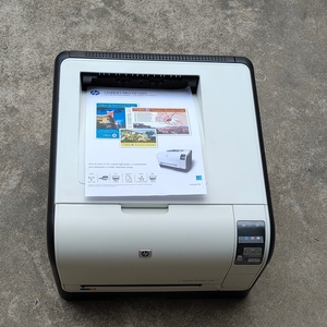 hp惠普1525n网络彩色激光打印机,比较新,配硒鼓.小巧玲