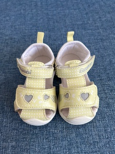欧洲宝贝女童凉鞋4码，内长12.5，脚背高度可调节，非偏远包