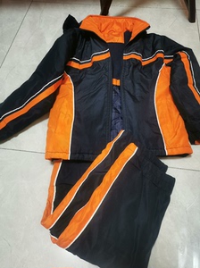 上海健生冬季校服，140尺码一套50元，单独一条130和14
