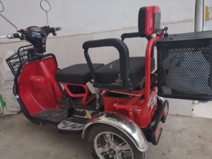 邦德富士达电动三轮车,车非常结实牢固,一车多变很实用.车用两