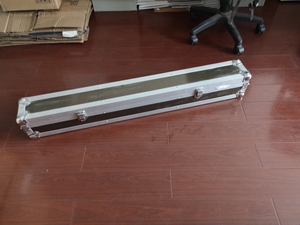 河北珠峰产适配索佳电子水准仪1米铟钢尺，盒子有磨损，尺子全新
