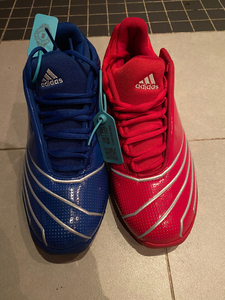 出全新麦迪tmac 2鸳鸯,码数44.5,购于得物.有原盒.