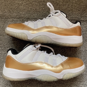 tb218121605淘宝aj 11,奥运白金配色,41码,成色磨损如图.