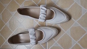 圆漾白色芭蕾舞女鞋