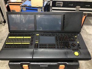 出一台ma控台,品牌型号:领焰y2,采购日期是19年.控台版