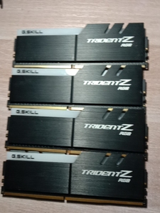 自用 幻光戟 3200 c16 8g两对 连号