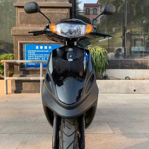 铃木100cc摩托车