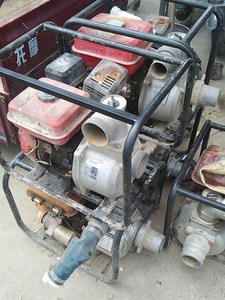 二手汽油机水泵，正常使用。外地不出，邳州市自提