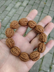 小秋子手串,尺寸16*14*20左右,有意者可以询问,我再卡