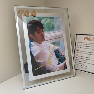 paa刘昊然亲笔签名照周边