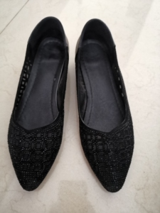 百年烟斗黑色网眼夏季女鞋.36码,鞋跟儿有微瑕,不耽误穿.