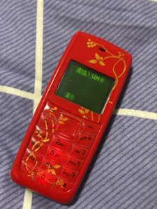 诺基亚1110冷光屏手机,红色稀有壳,全网唯一颜色,功能全好