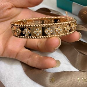 四叶草手镯18k梵克雅宝