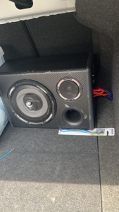 000人付款淘宝低音炮是第五元素12寸无源的,功放是马路乐4路功放,基本