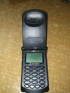 早期全球第一台翻盖插大卡摩托罗拉手机,没有电池没有多余配件