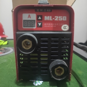上海米勒小霸王250电焊机,99新.带16米线.