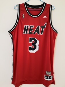 阿迪达斯热火韦德复古红色立体字sw球衣