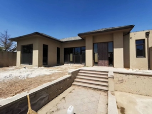 威登小镇平层别墅,地理位置绝佳,183平,带200平大院子